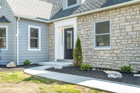 2425 Abington Rd, Upper Arlington, OH 43221 photo 2