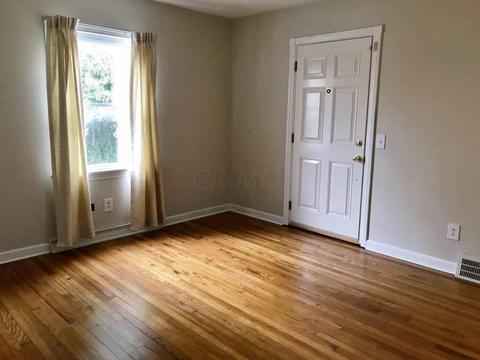 216 Longfellow St, Elyria, OH 44035 photo 2