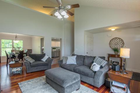 659 Meadows Dr, Delaware, OH 43015 photo 3