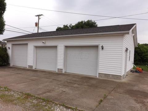 684 E 2nd St, Logan, OH 43138 photo 3