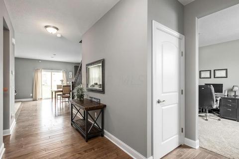 657 Eagle Walk Rd, Delaware, OH 43015 photo 2