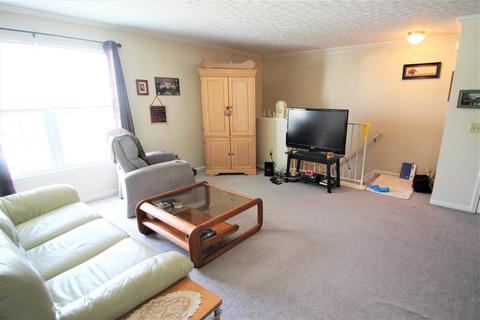 5497 Garden Rdg, Columbus, OH 43228 photo 4
