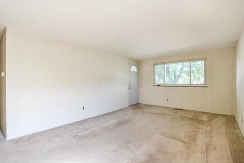 3907 Eakin Rd, Columbus, OH 43228 photo 6
