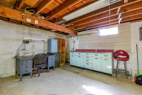 3907 Eakin Rd, Columbus, OH 43228 photo 18