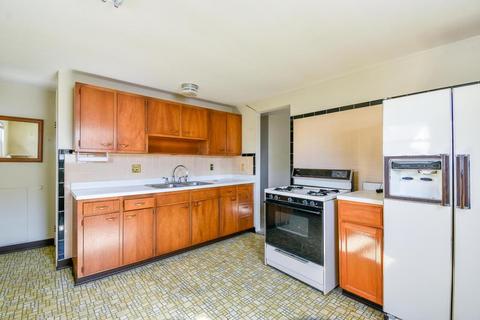 3907 Eakin Rd, Columbus, OH 43228 photo 8
