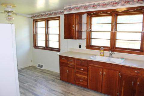 1298 3rd St, Logan, OH 43138 photo 8