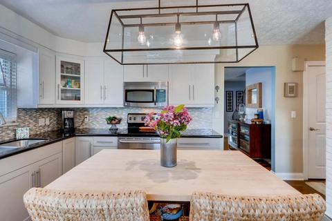 82 Richards Rd, Columbus, OH 43214 photo 5