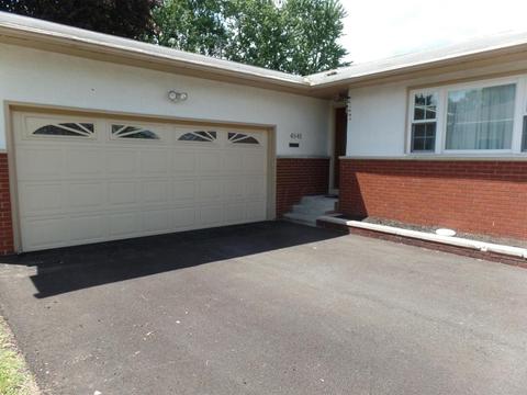 4841 Esterbrook Rd, Columbus, OH 43229 photo 3
