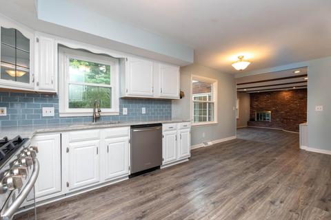654 Flagstaff Dr, Cincinnati, OH 45215 photo 6