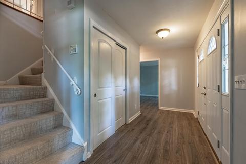 654 Flagstaff Dr, Cincinnati, OH 45215 photo 3