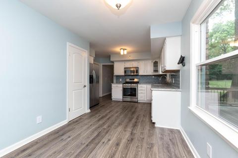 654 Flagstaff Dr, Cincinnati, OH 45215 photo 4
