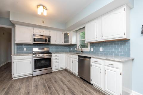 654 Flagstaff Dr, Cincinnati, OH 45215 photo 5