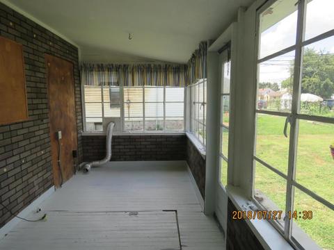 826 E Front St, Logan, OH 43138 photo 8