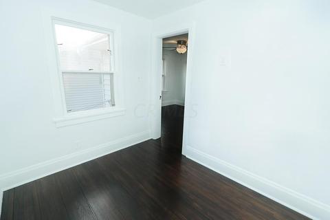 85 E Pacemont Rd, Columbus, OH 43202 photo 32