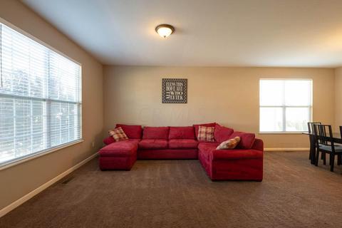 579 Rolling Acre Dr, Lithopolis, OH 43136 photo 4