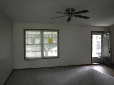 3794 Willowtree Ln, Columbus, OH 43207 photo 3