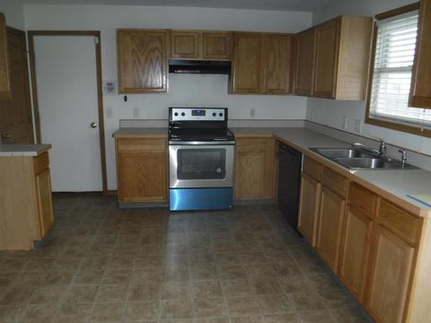 3794 Willowtree Ln, Columbus, OH 43207 photo 2