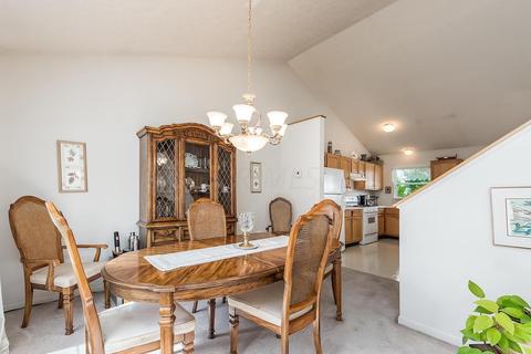 70 Brooksedge Dr E, Pataskala, OH 43062 photo 9