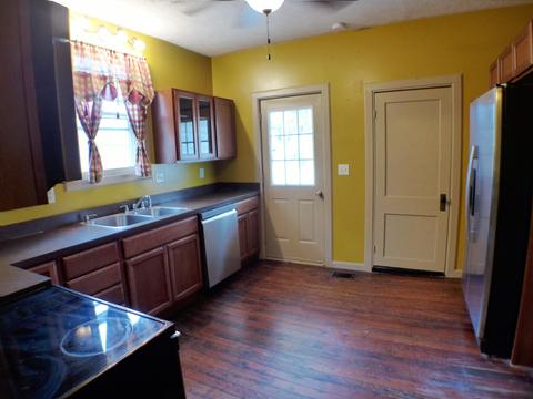 535 E Main St, Logan, OH 43138 photo 3