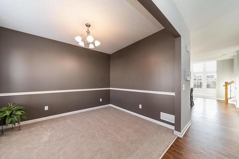 559 Cedar Run Dr, Blacklick, OH 43004 photo 2