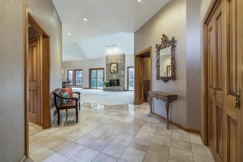 4255 Westleton Ct, Columbus, OH 43221 photo 4