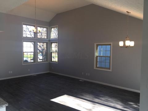 3737 Carnforth Dr, Columbus, OH 43221 photo 2