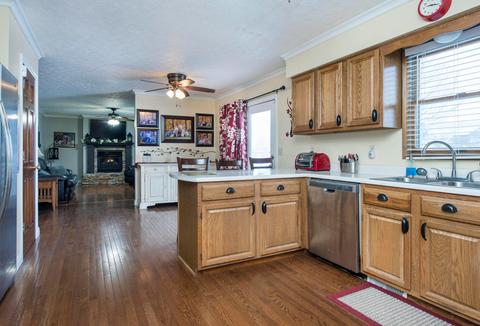 325 E High St, Amanda, OH 43102 photo 8