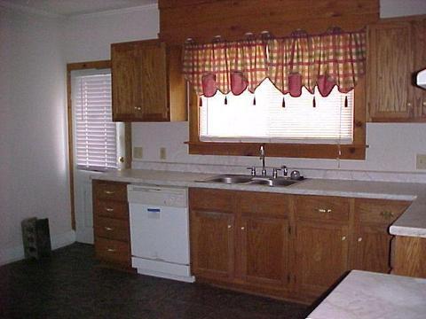 160 E Main St, Corning, OH 43730 photo 7