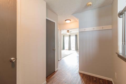 975 Robmeyer Dr, Columbus, OH 43207 photo 3