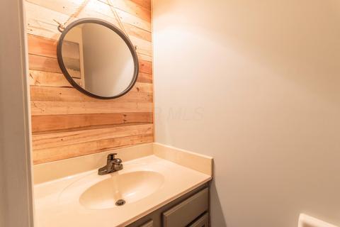975 Robmeyer Dr, Columbus, OH 43207 photo 4