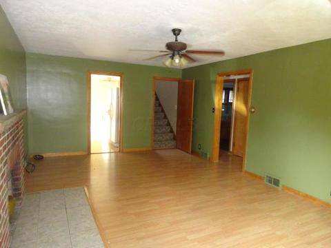 137 Wolfe Ave, Mansfield, OH 44907 photo 2