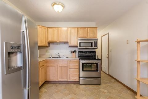 3885 Farm Brook Ln, Columbus, OH 43204 photo 9