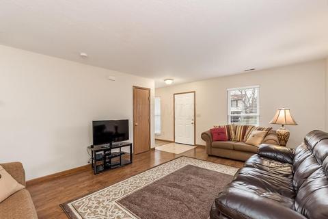 3885 Farm Brook Ln, Columbus, OH 43204 photo 6