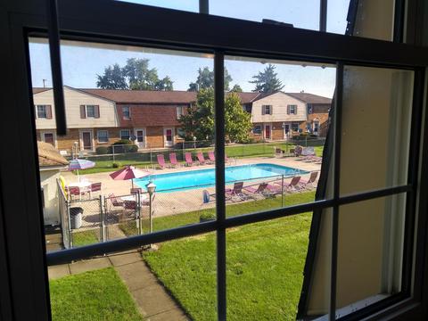 5708 Beechcroft Rd #E, Columbus, OH 43229 photo 2
