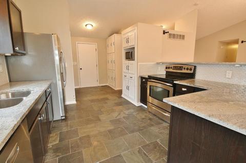 107 Castleton Ct, Pataskala, OH 43062 photo 2