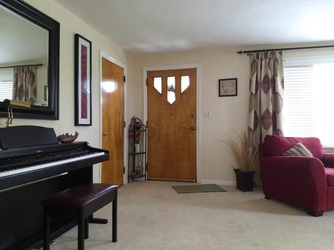 2412 Home Orchard Dr, Springfield, OH 45503 photo 2