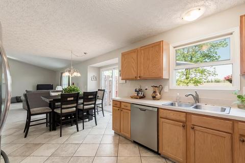 245 Iris Trail Dr, Galloway, OH 43119 photo 10