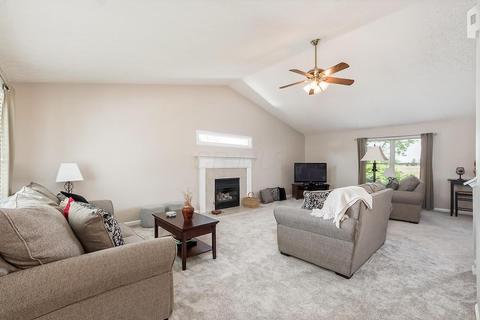 245 Iris Trail Dr, Galloway, OH 43119 photo 3