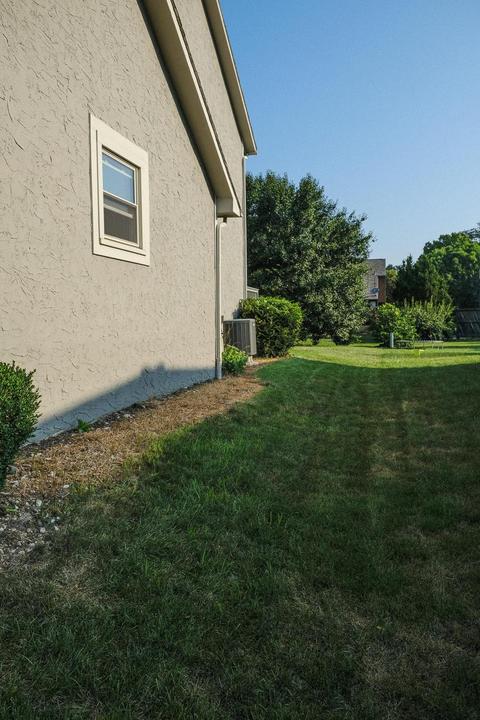 318 Old Spring Ct, Dublin, OH 43017 photo 2