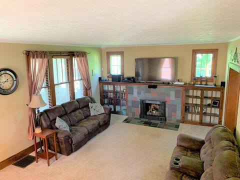 658 E Hunter St, Logan, OH 43138 photo 10