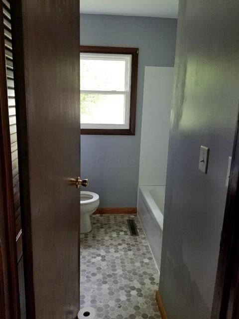 910 Walhonding Ave, Logan, OH 43138 photo 10
