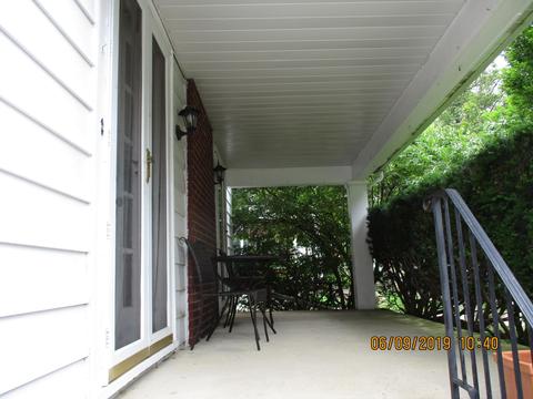 152 E Pacemont Rd, Columbus, OH 43202 photo 2