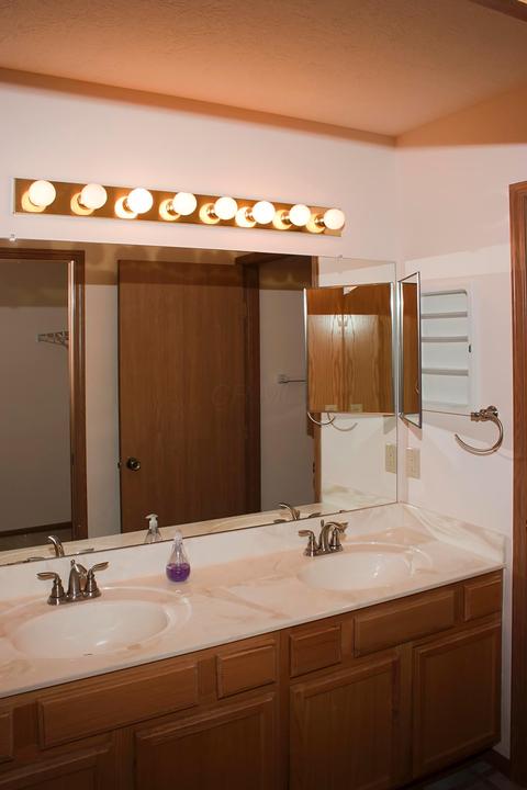 1984 Farmbrook Cir N, Grove City, OH 43123 photo 16