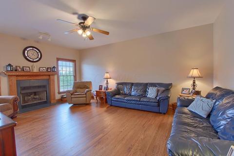 490 Buckley Dr, Circleville, OH 43113 photo 4