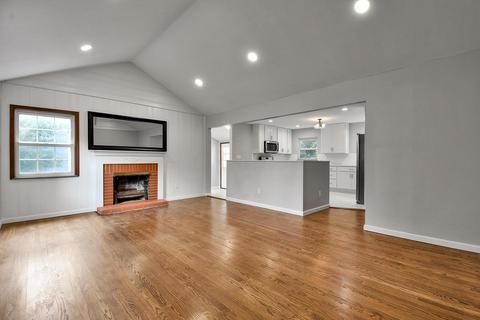 130 E New England Ave, Worthington, OH 43085 photo 6