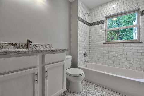 130 E New England Ave, Worthington, OH 43085 photo 8