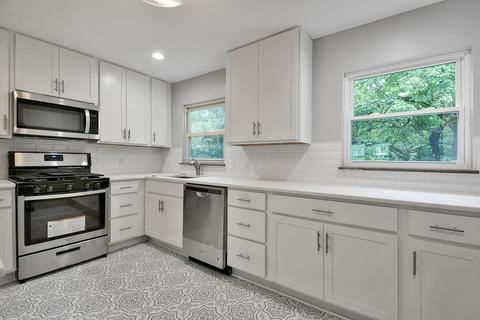 130 E New England Ave, Worthington, OH 43085 photo 9