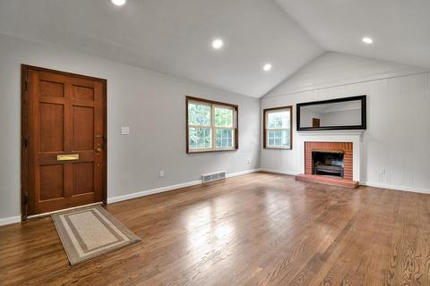130 E New England Ave, Worthington, OH 43085 photo 5