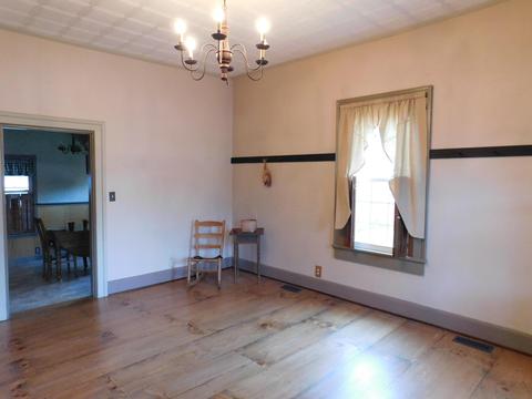 313 E Mound St, Circleville, OH 43113 photo 4