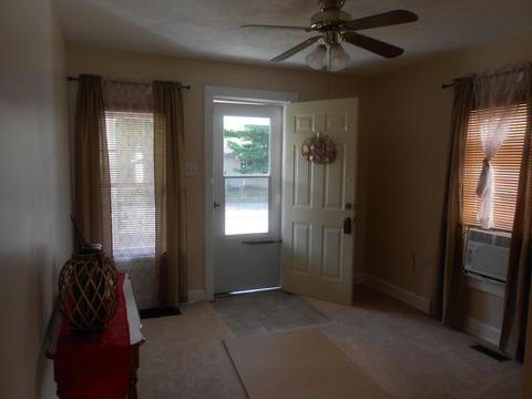 374 Walnut St, Circleville, OH 43113 photo 2